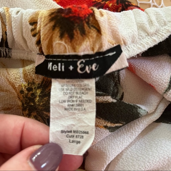 Meli + Eve high rise shorts with adjustable suspenders straps - Picture 10 of 11